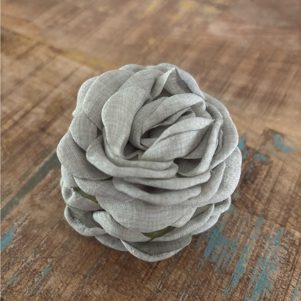 Free People Rosette Claw Clip NWT - Picture 2 of 5